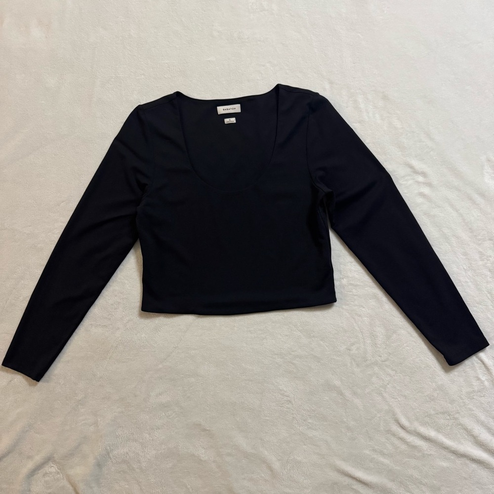 EUC Aritzia Babaton Long Sleeve Scoop Neck Contour Crop Top!